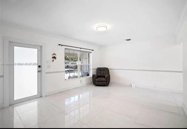 Building Photo - 1453 Northeast 149th Street, Miami, FL 331...