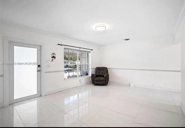 Foto del edificio - 1453 Northeast 149th Street, Miami, FL 331...