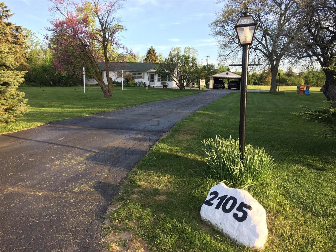 Primary Photo - 2105 W Waters Rd