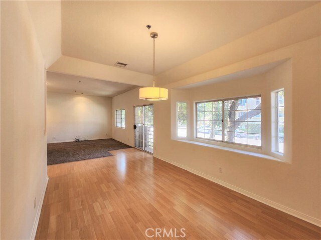 Building Photo - 10630 Moorpark St
