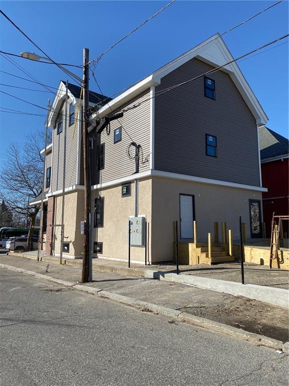 Building Photo - 728 Broad St