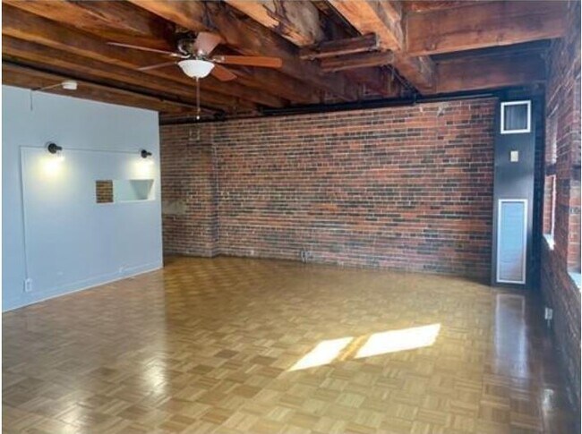 Building Photo - 10 Commercial Wharf