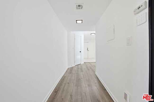 Foto del edificio - 1037 N Vista St
