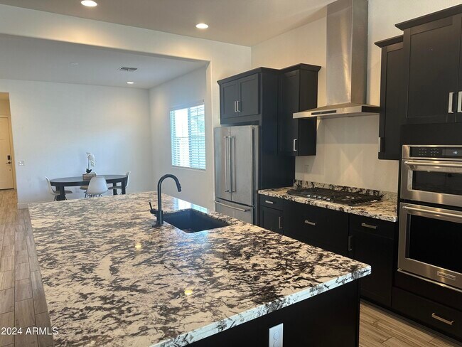 Foto del edificio - 10864 W Marshall Ave