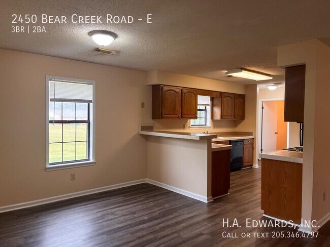 Foto del edificio - 2450 Bear Creek Rd E