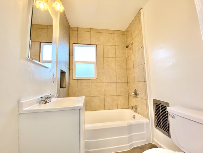 Building Photo - 1519 N Laurel Ave Los Angeles, CA 90046