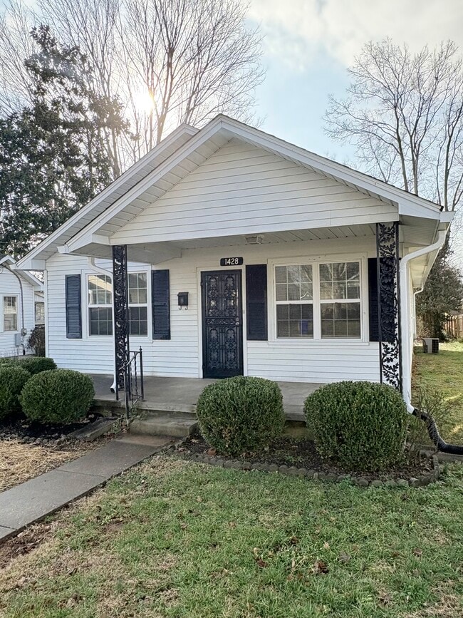 Building Photo - 1428 Nutwood St