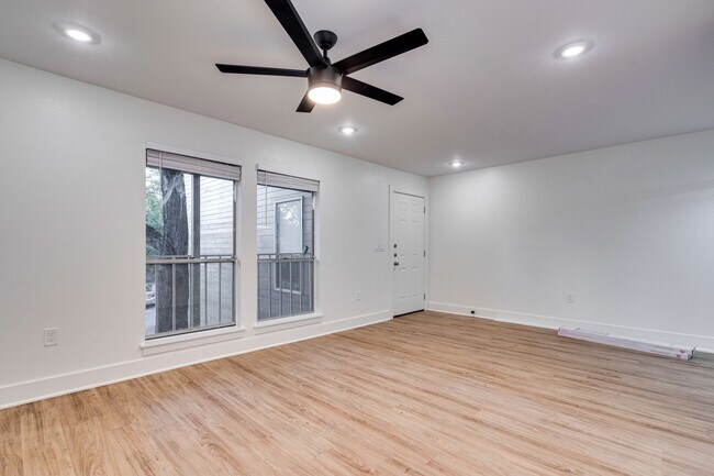 Foto del edificio - 704 W 21st St