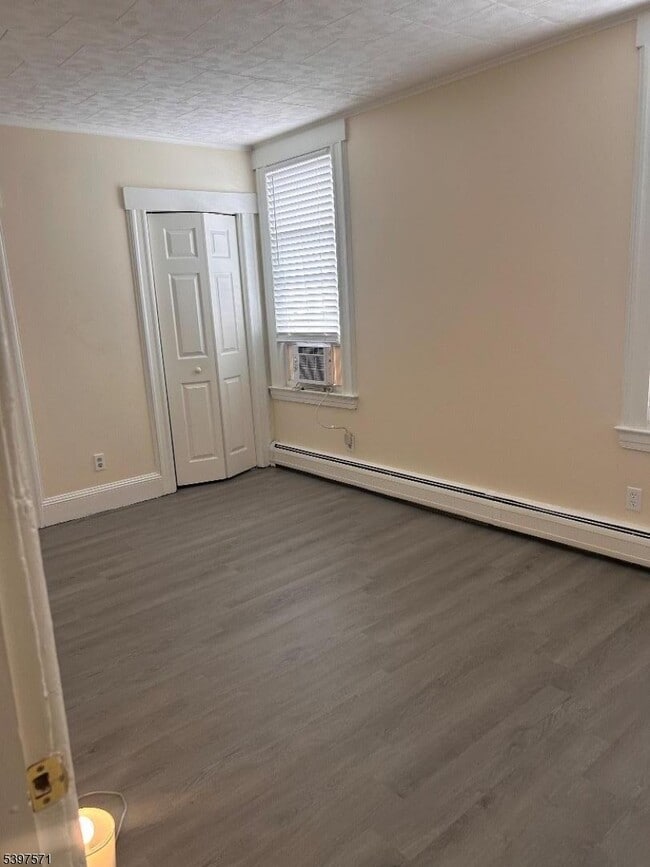 Building Photo - 18 Cedar St