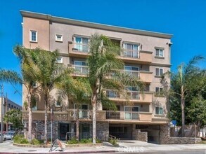 Building Photo - 3855 Ingraham St