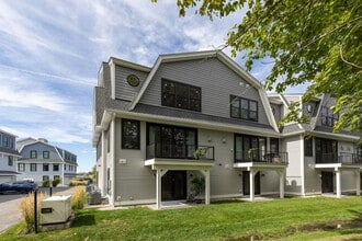 Building Photo - 28 Little Bay Dr