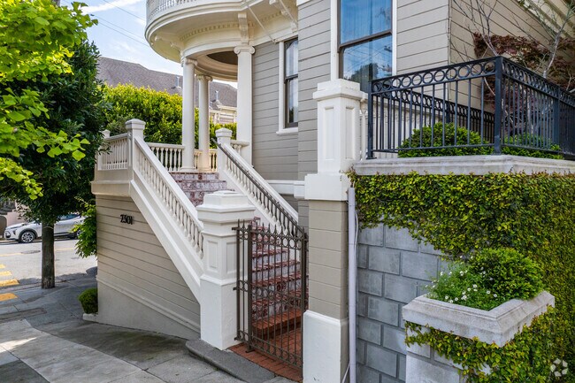 Entrance - 2301 Scott St