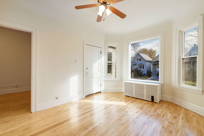Building Photo - 2832 N Harding Ave