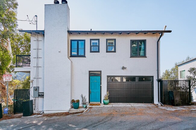 Facade - 8333 Grand View Dr