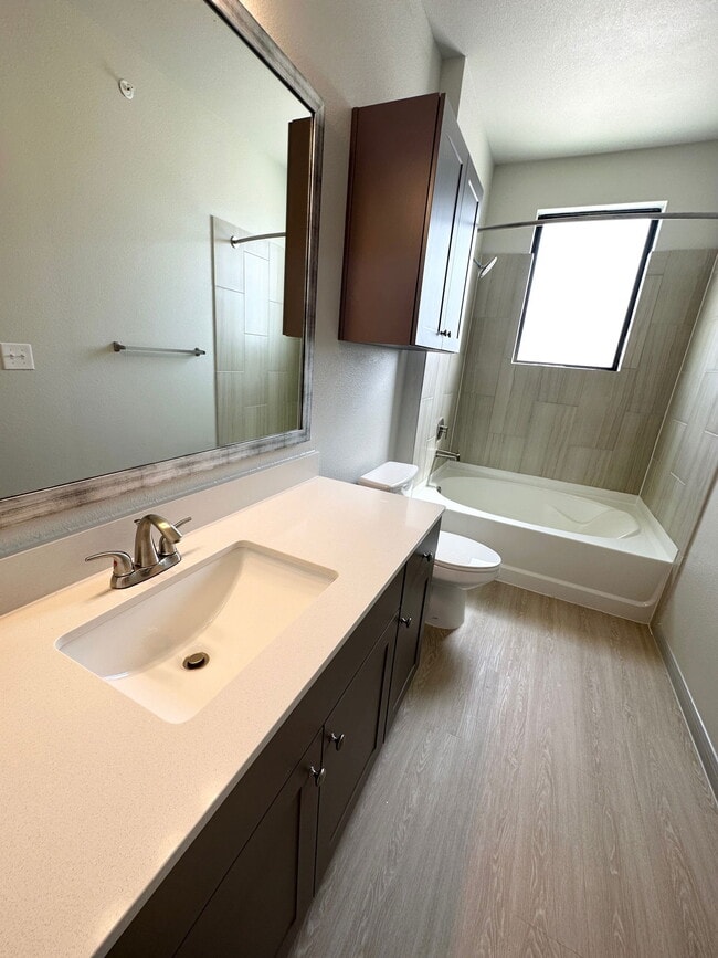 Building Photo - 1101 Halsey Dr