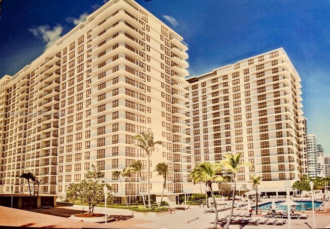 Foto del edificio - 9801 Collins Ave