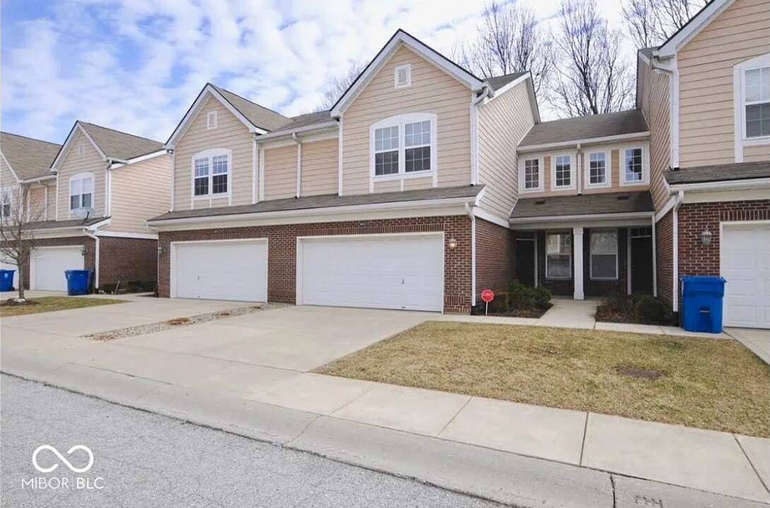 Primary Photo - 5671 Brownstone Dr