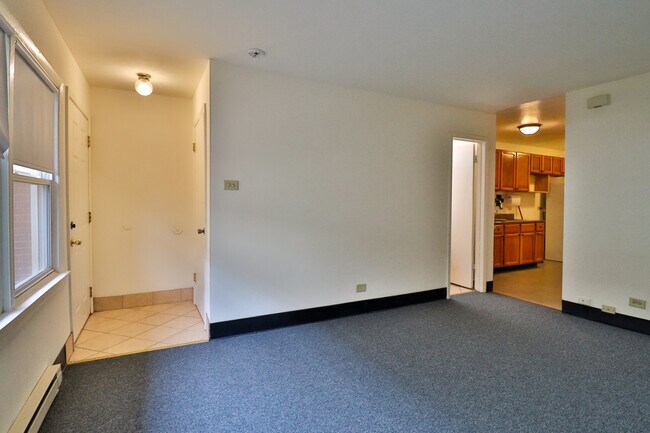 Building Photo - 760 E 5th Ct
