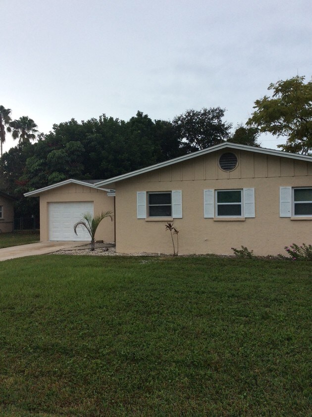 Primary Photo - 1786 Palm Dr