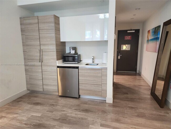 Building Photo - 777 N Ocean Dr