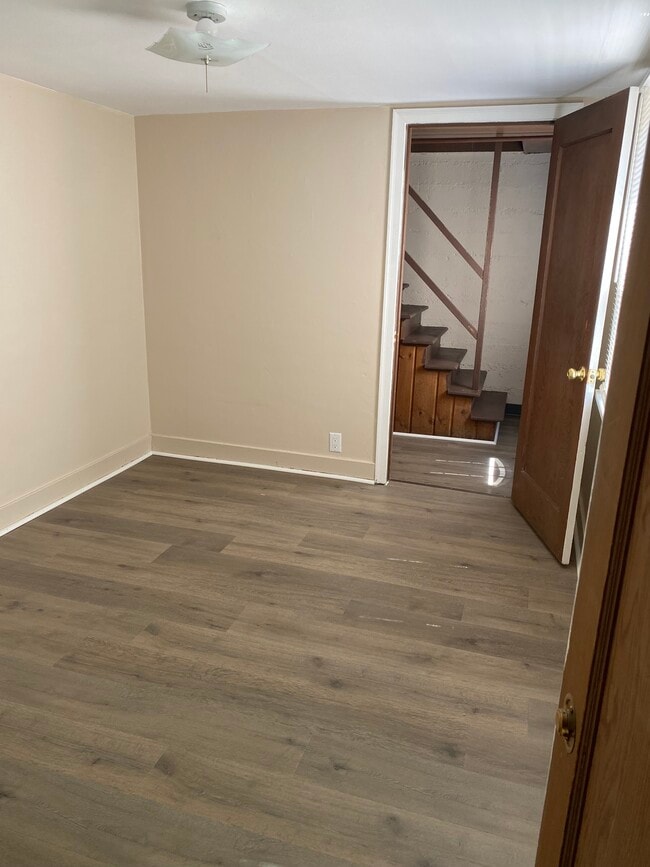 Capmpus #A - BR 2 - Slocum Apartments