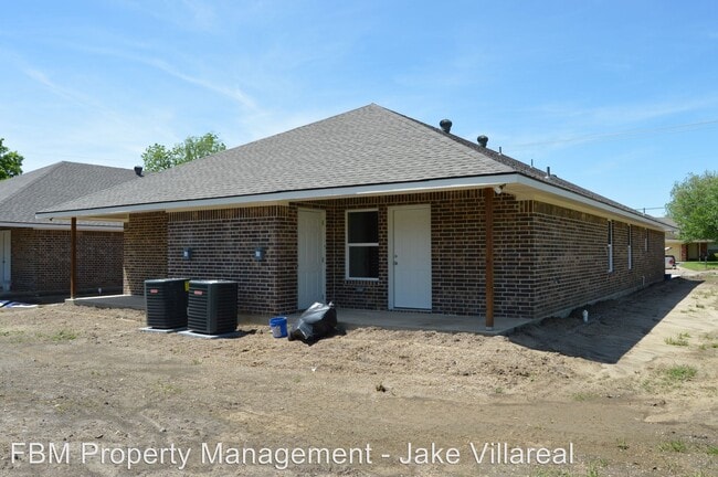 Building Photo - 107 Casa Linda St