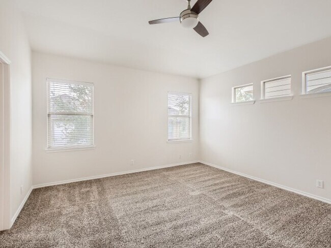 Building Photo - Home is Stone Oak!