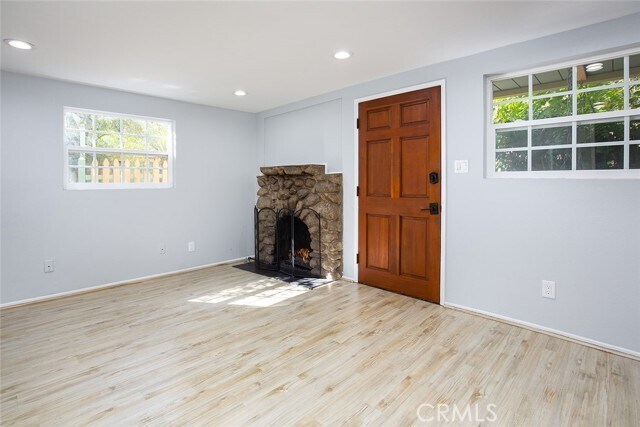 Foto del edificio - 487 Sturtevant Dr