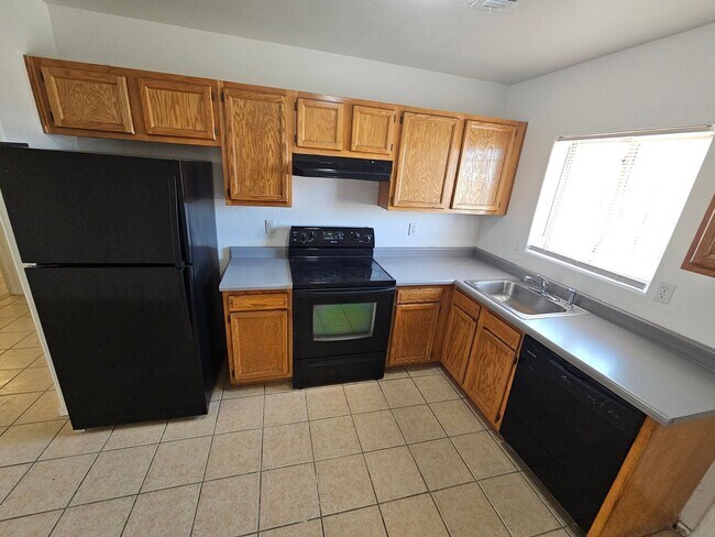 Building Photo - FREE RENT EARLY  ENTRY Peaceful Desert Ret...