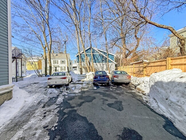 Foto del edificio - 83 Pleasant St