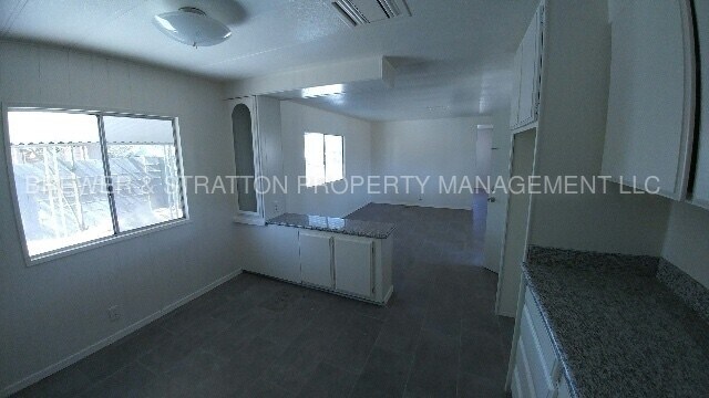 Building Photo - 2144 N Silverton St