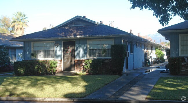 Building Photo - 341-355 E School St