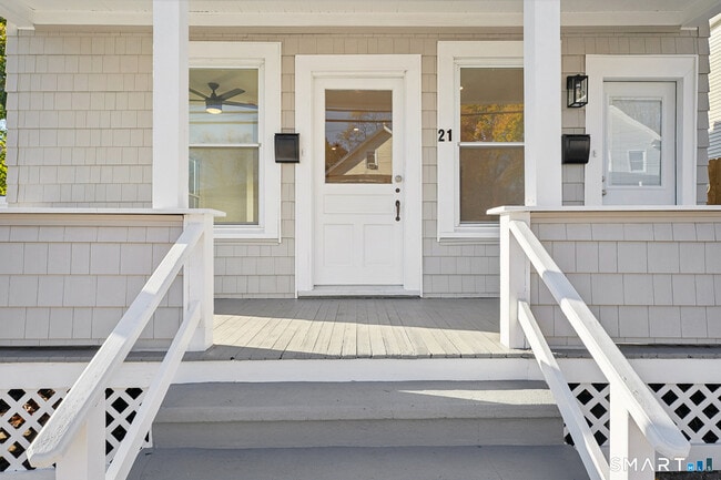 Building Photo - 21 Soundview Ave