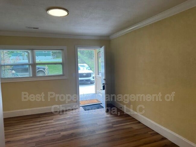 Building Photo - 5281 Usher Dr