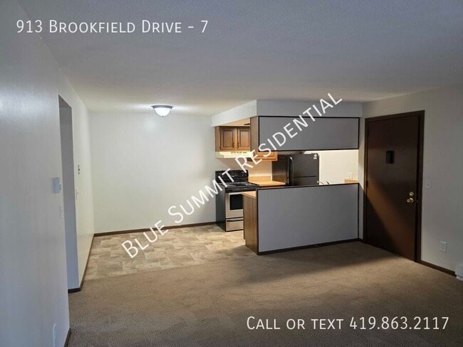 Building Photo - 913 Brookfield Dr