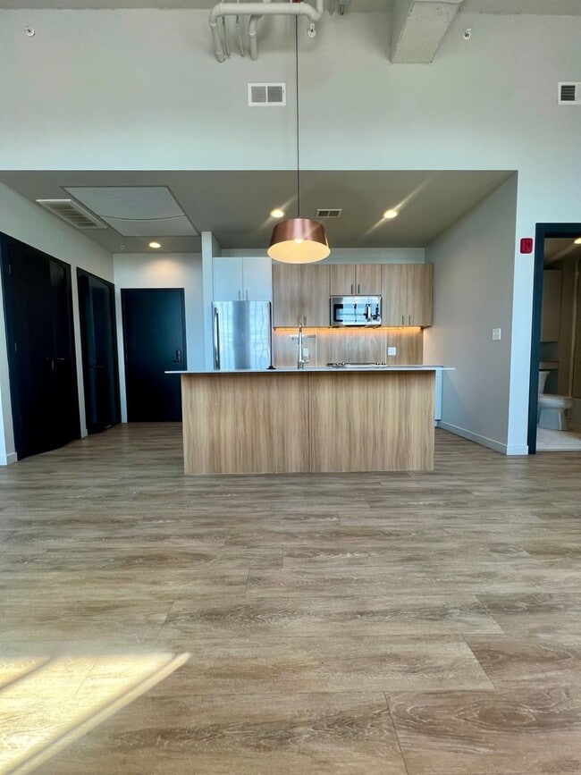 Interior Photo - Malone