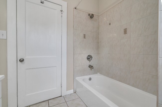 Foto del edificio - 33 Brookwood Dr