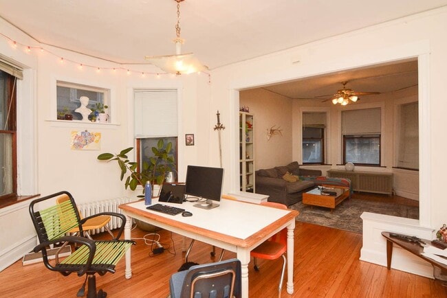 Building Photo - 3815 N Damen Ave