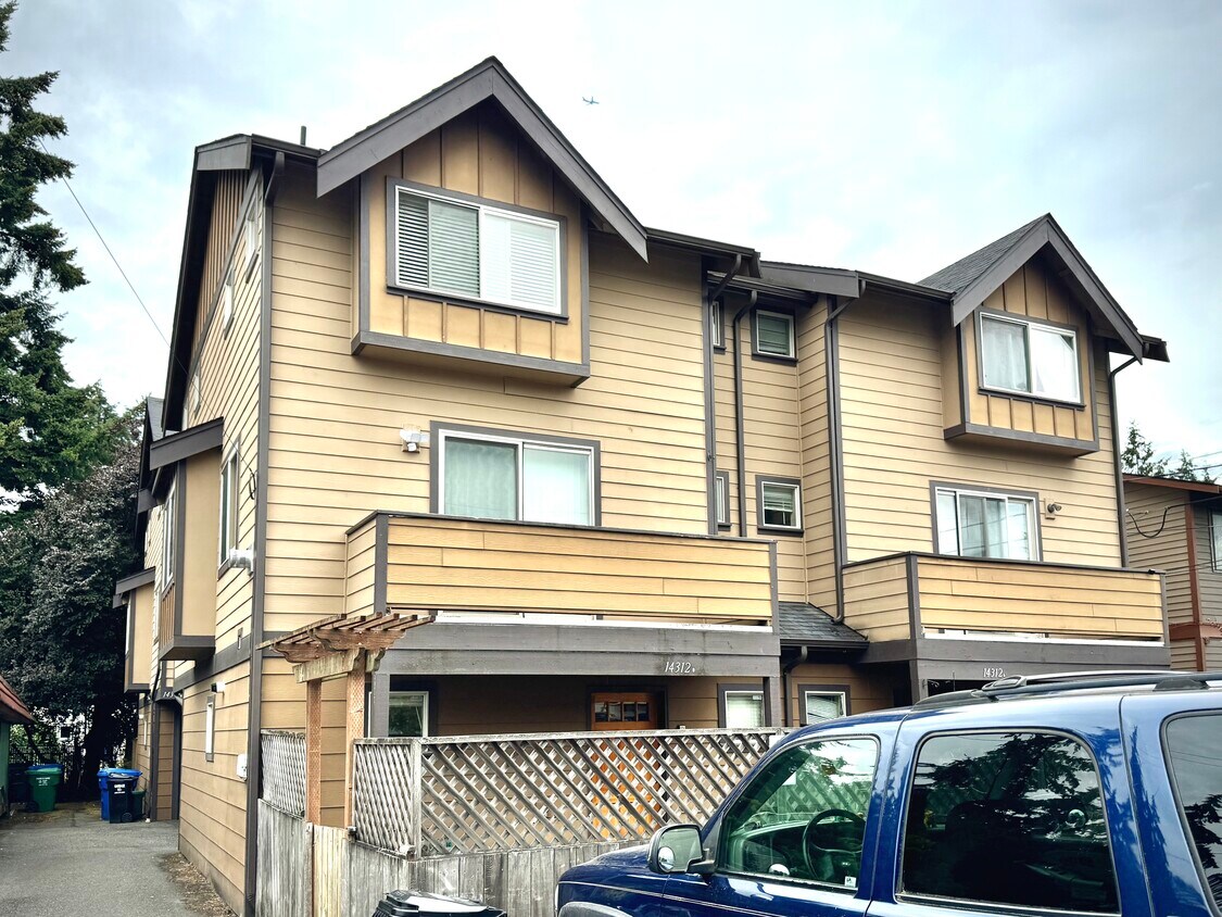 Primary Photo - 14312 Stone Ave N