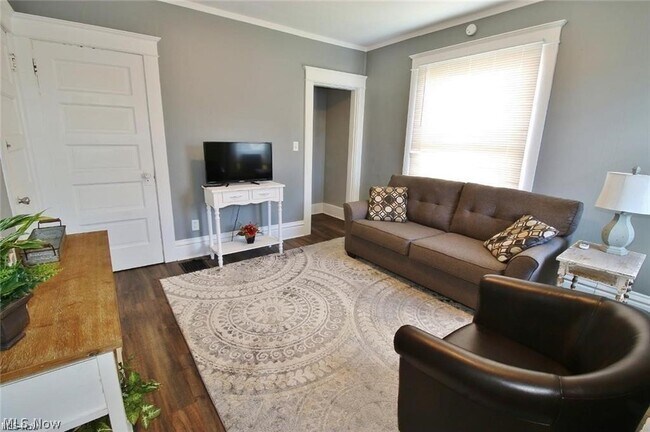 Foto del edificio - 1604 Maple Ave