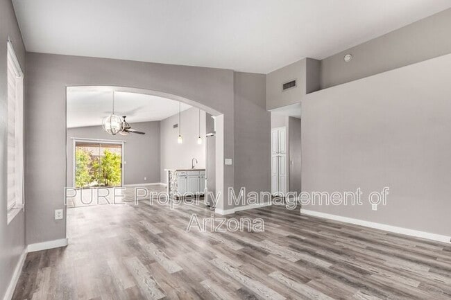 Foto del edificio - 8947 E Fairbrook St