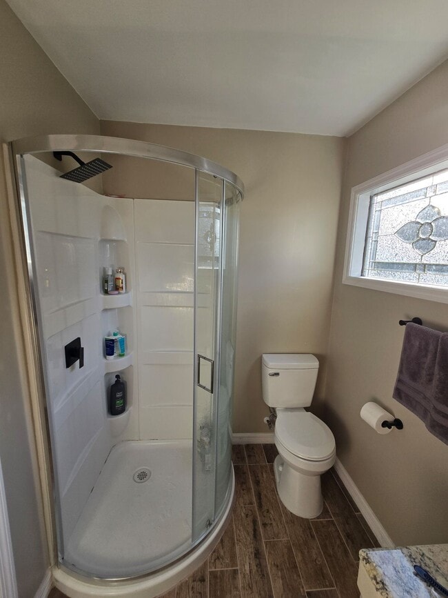 Toliet - 1561 5th Ct
