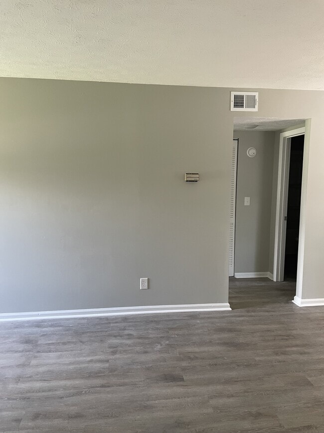 Building Photo - 2630 Lincoln Park Dr