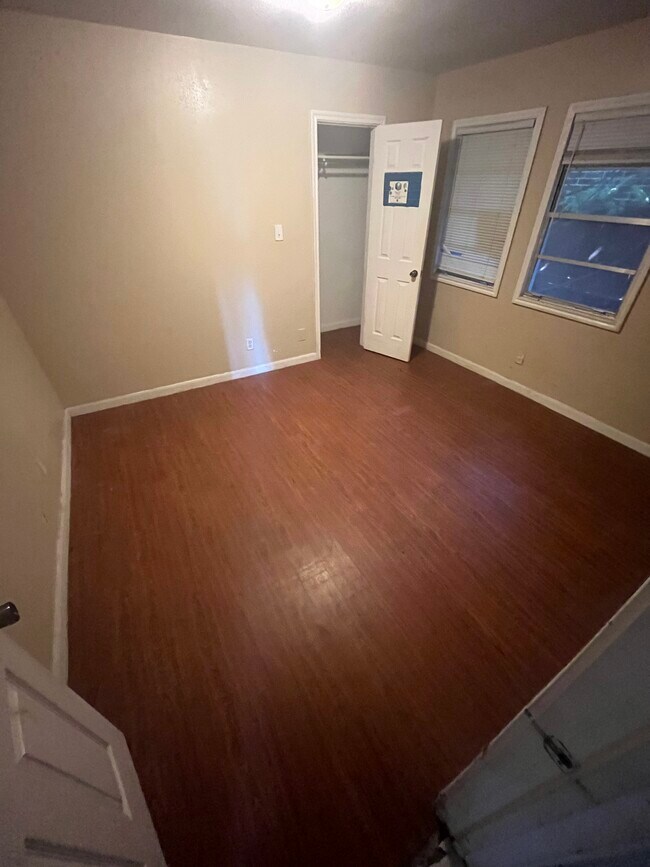 Foto del edificio - 8201 Bangle St