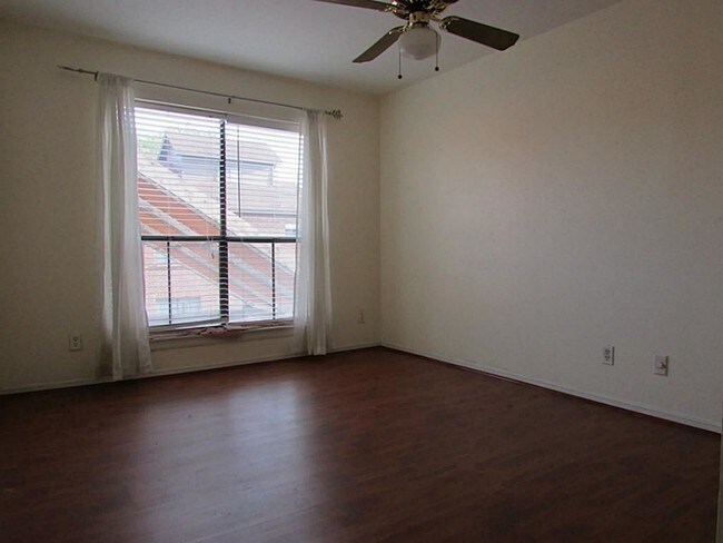 Building Photo - 3150 Walnut Bend Ln
