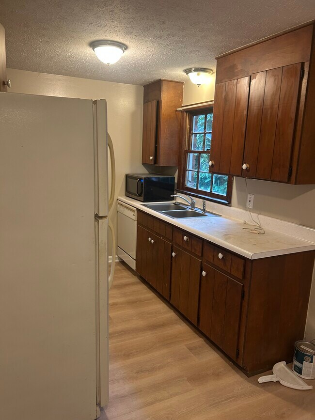 Building Photo - 958 Brookside Camp Rd