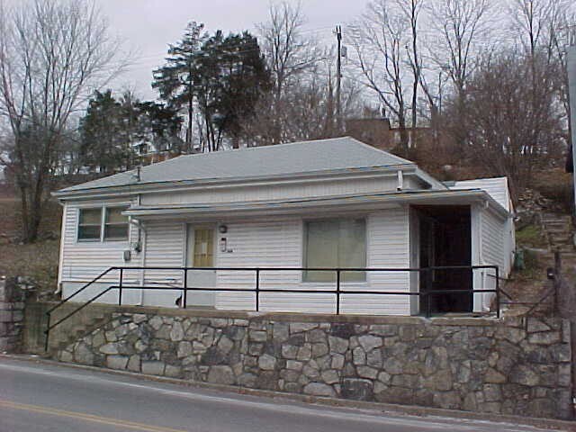 Building Photo - 2 BR 1 BA House on Main Street