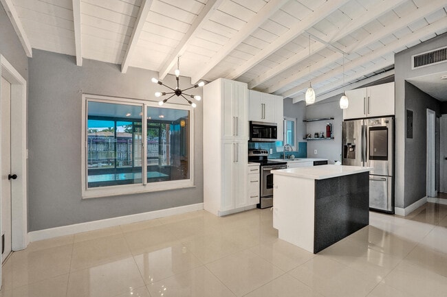 Foto del edificio - 4670 SW 25th Ave