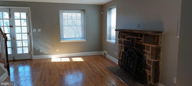 Building Photo - 2506 Parkview Ave
