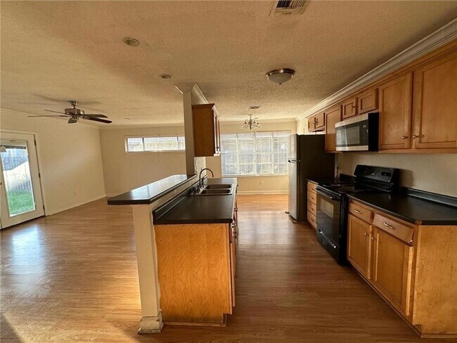 Building Photo - 7424 Woodbine Dr